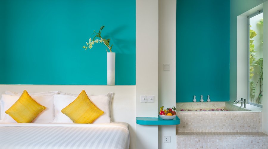 Our Grand Tour Rooms are kept private by a lush, well-manicured private garden. 