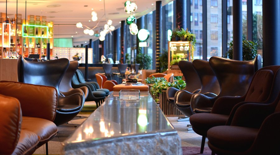 Lobby & Bar Area 