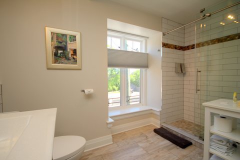Queen Suite 