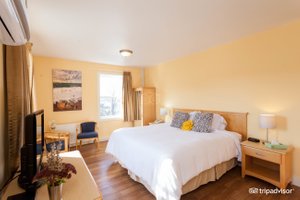 Smugglers Cove Inn in Lunenburg