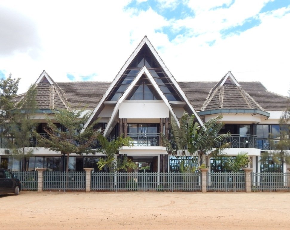 SHUSHAN PALACE HOTEL - Prices & Reviews (Makindu, Kenya)