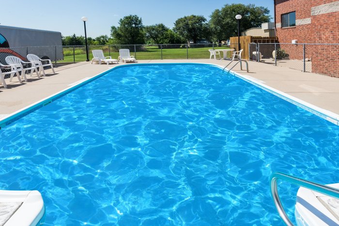 Super 8 by Wyndham Chanute Pool Pictures & Reviews - Tripadvisor