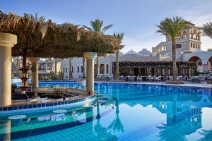 Pool & Beach