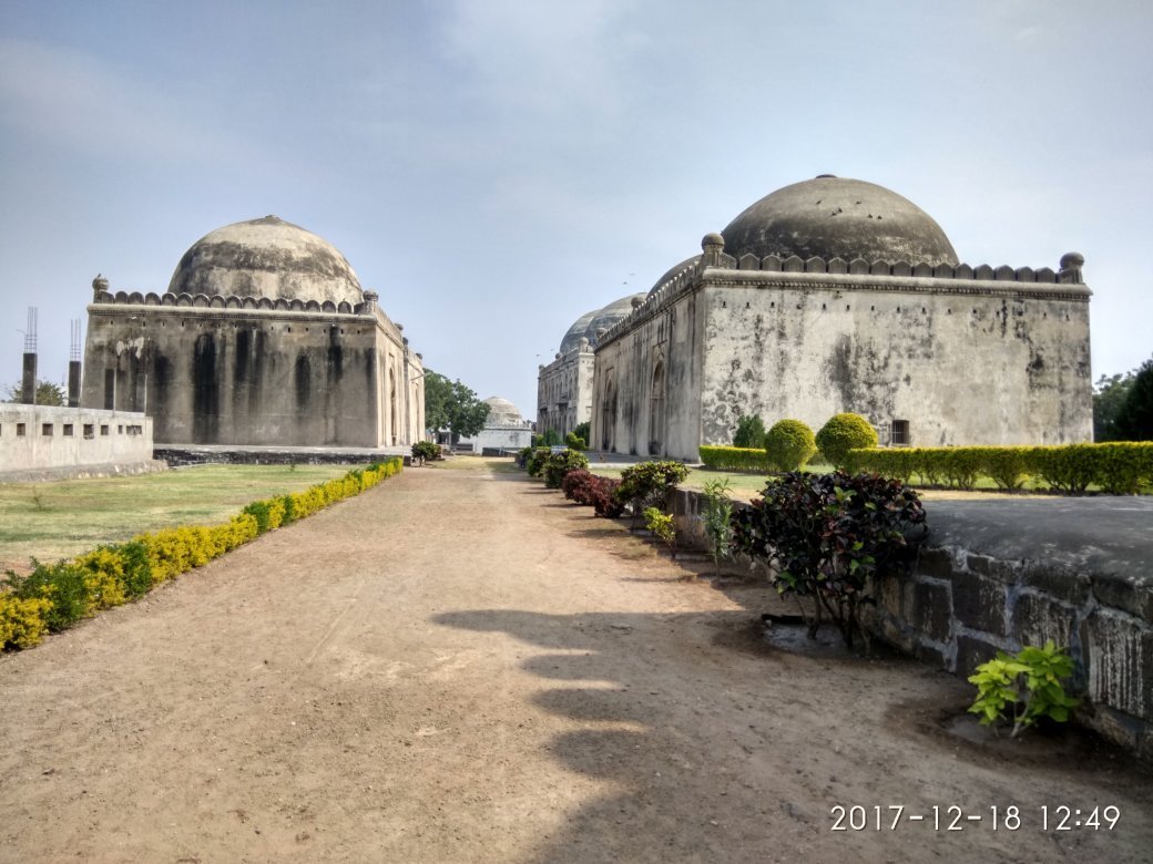 The Haft Gumbaz Tomb, Gulbarga