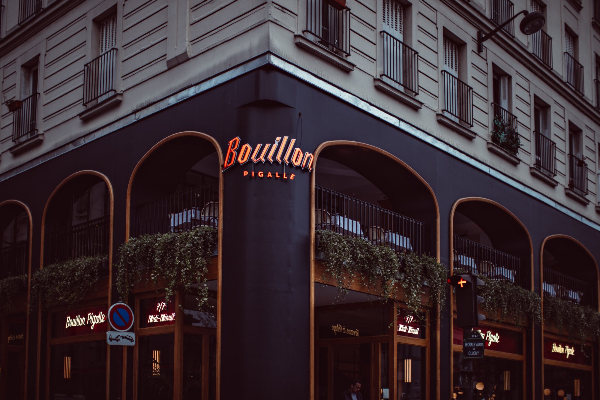 Pigalle plato 1 online