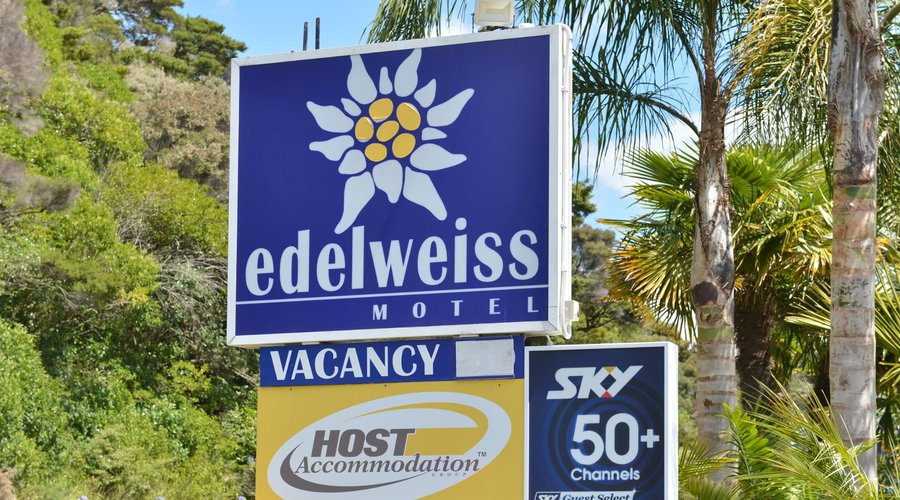Easy to find, just 2 minutes walk from the beach too