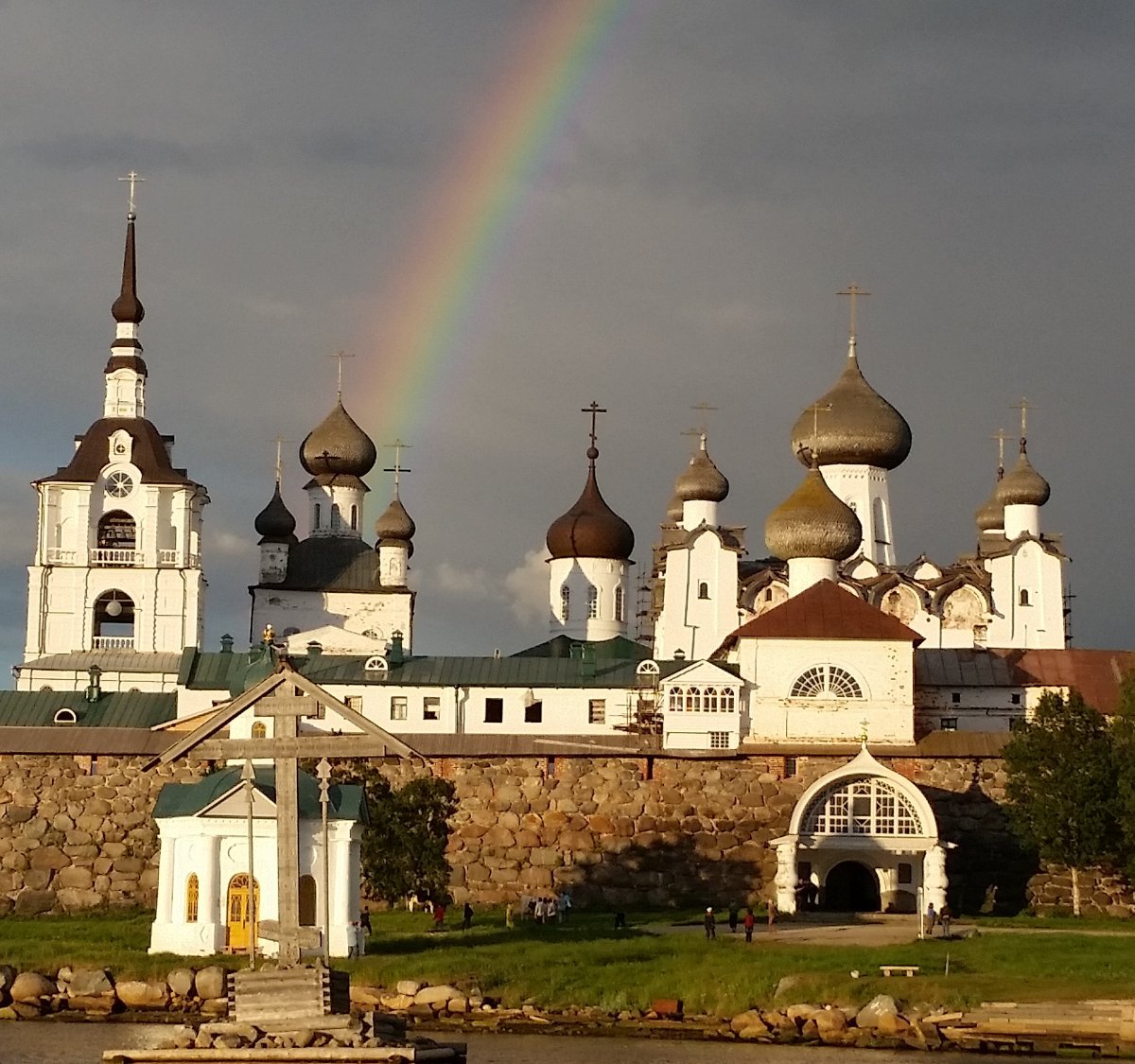 Экскурсия северная. Соловки зона. Экскурсии Северный ландшафт на Соловках. Зоны на Соловках. Соловки изба на Белужьем.