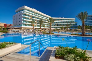 Pool & Beach