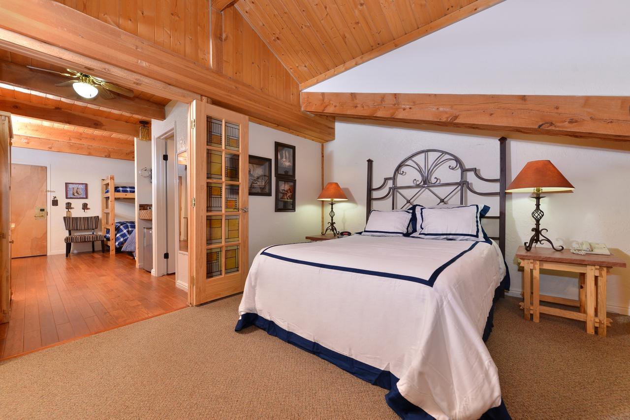 Boulder Creek Lodge by null