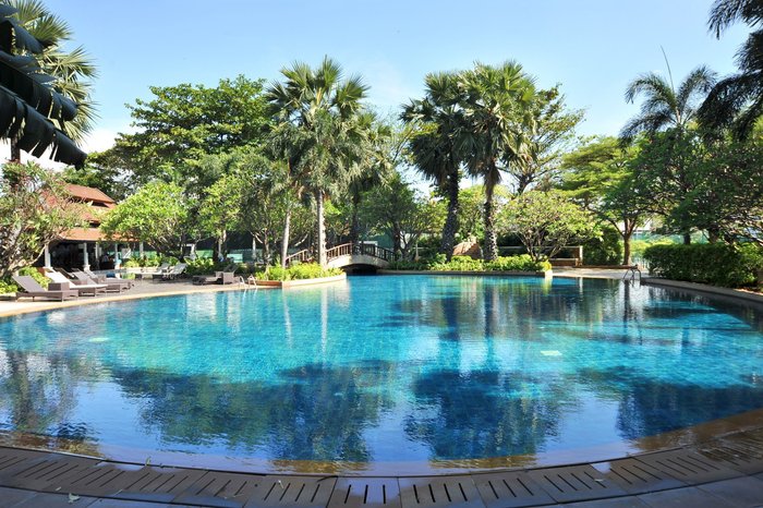 Rama Gardens Hotel Bangkok Pool: Pictures & Reviews - Tripadvisor