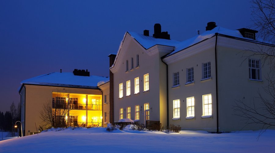 Kartanohotelli, hyvärilän päärakennus