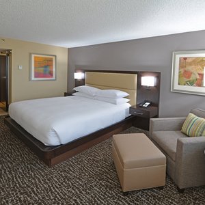 Hilton Orlando Altamonte Springs in Altamonte Springs, image may contain: Pond, Grass, Office Building, City