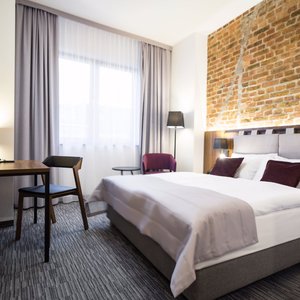 Best Western Hotel Mariacki in Katowice, image may contain: Penthouse, Interior Design, Monitor, Screen