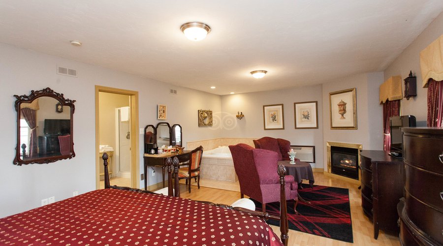 The Senior Suite at the Auberge Wild Rose Inn