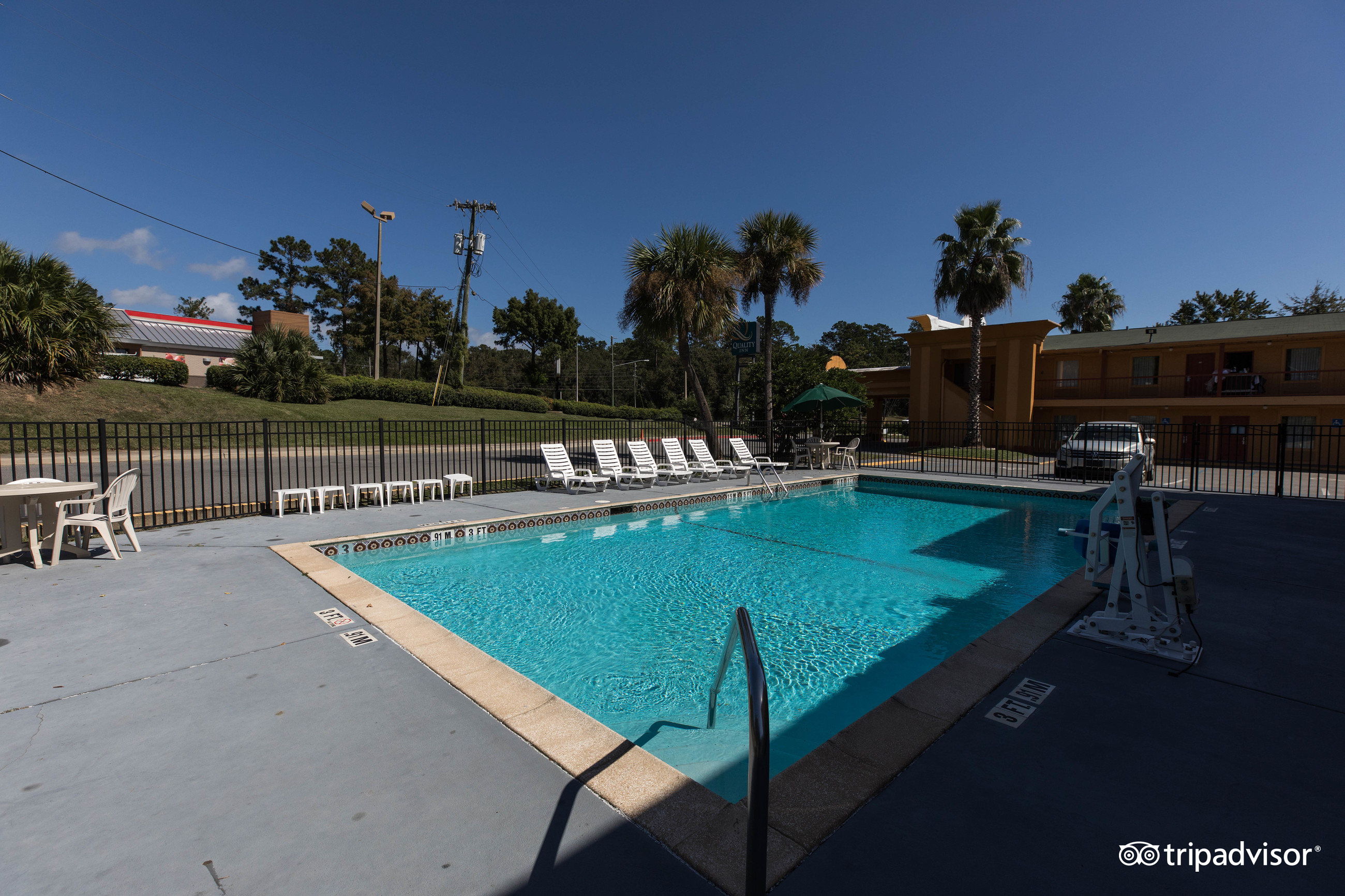 Quality Inn Pool Pictures & Reviews - Tripadvisor