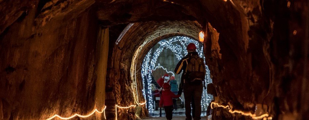 L'arrivo nella Grotta attraverso il cunicolo sotterraneo