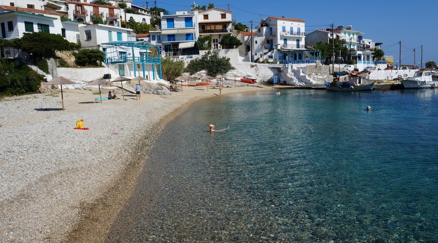 Armenistis town beach