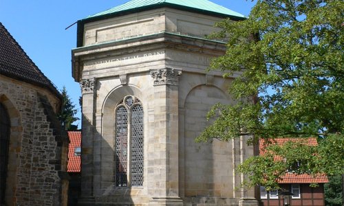 Auch von außen ist das Mausoleum beeindruckend.