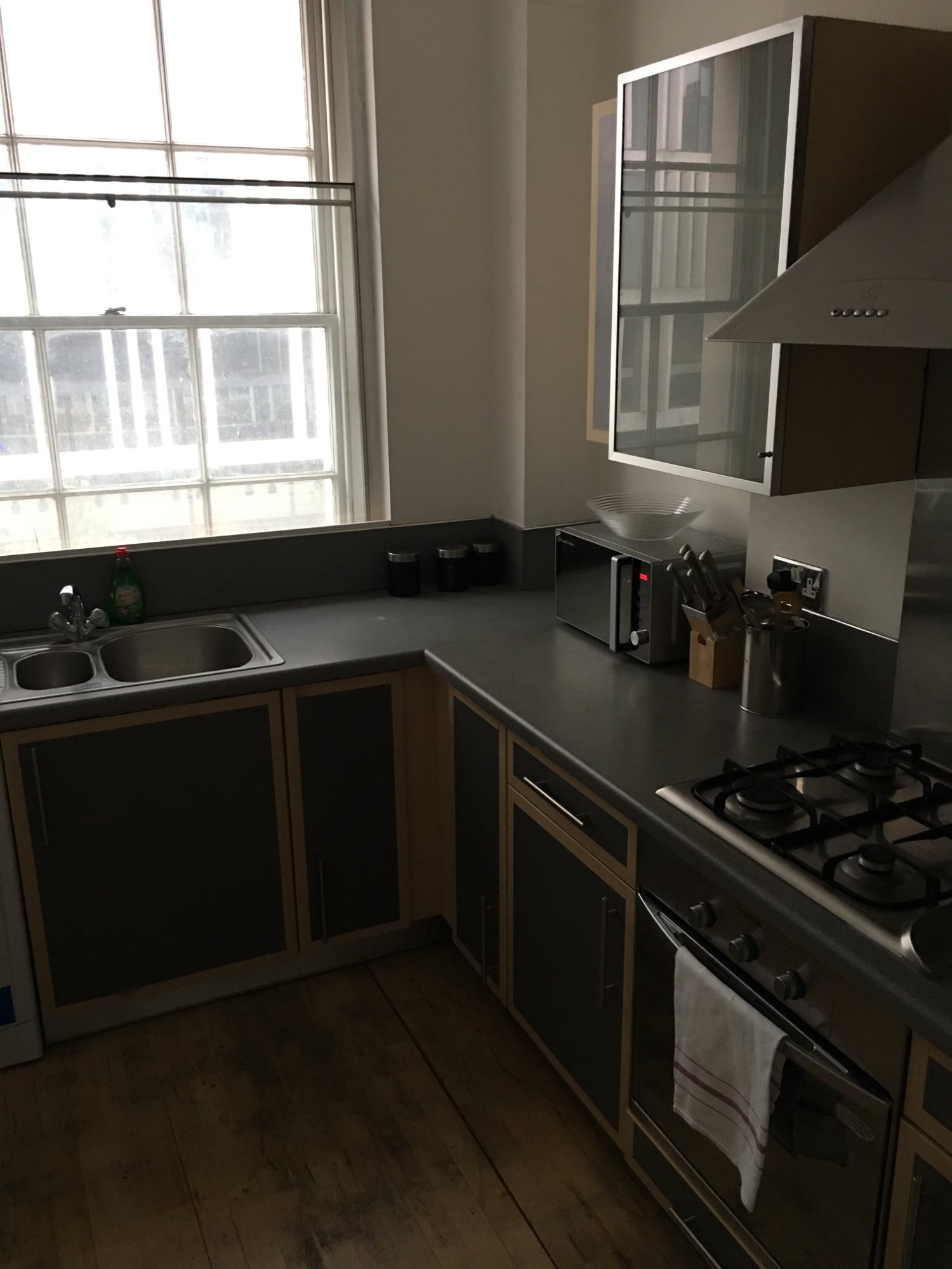 BUCKINGHAM PALACE ROAD SERVICED APARTMENTS London Apartment Reviews   Kitchen Aging Appliances 