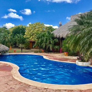 Buena Onda Beach Resort in Tola