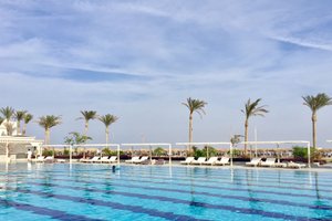 Pool & Beach
