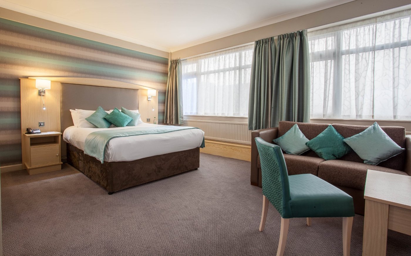 CRESTA COURT HOTEL - Prices & Reviews (Altrincham, Cheshire)