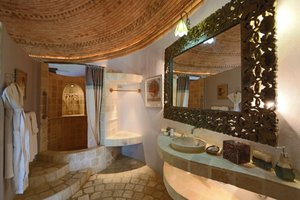Room & Suite