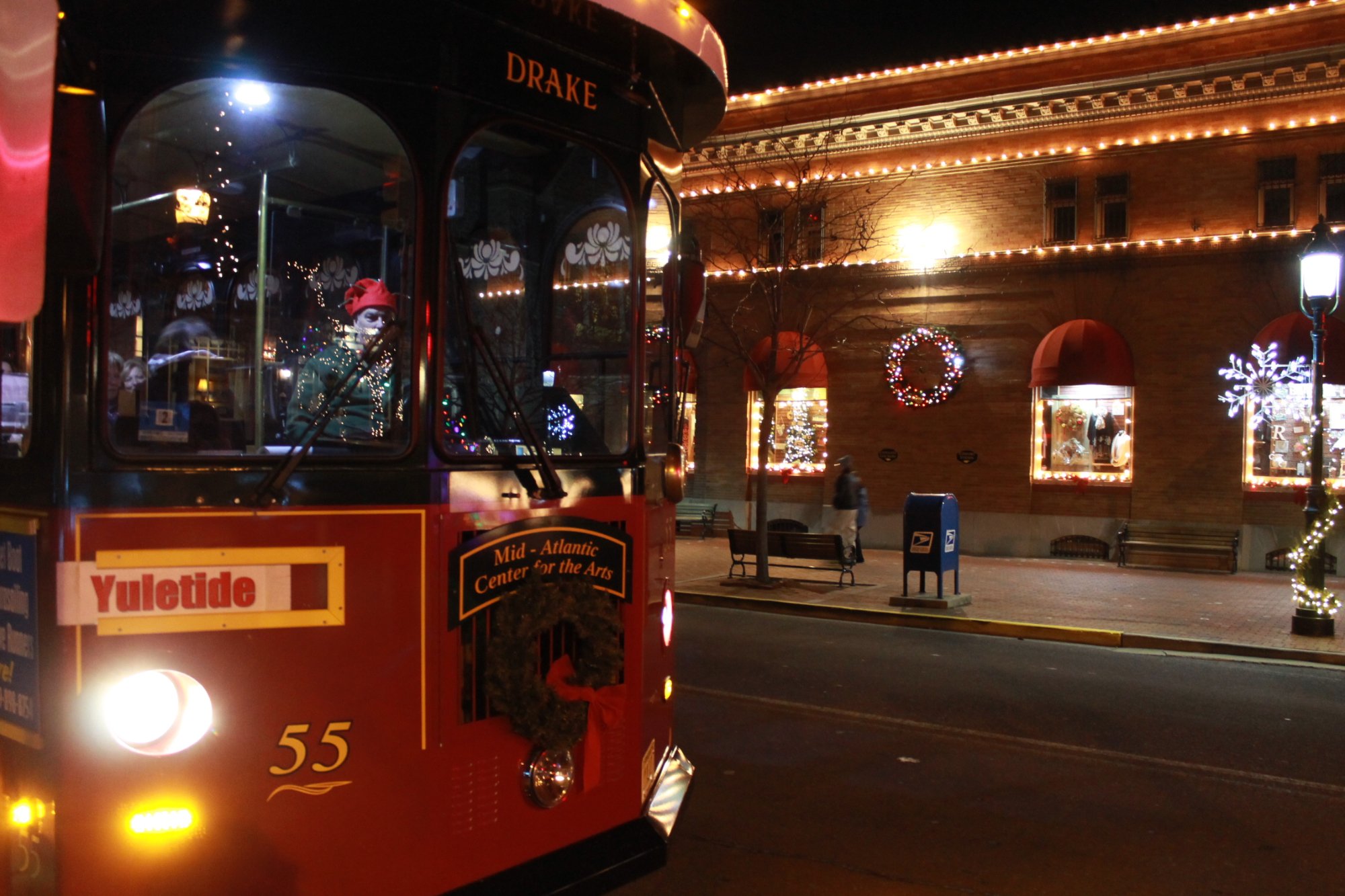 holiday lights trolley tour philadelphia