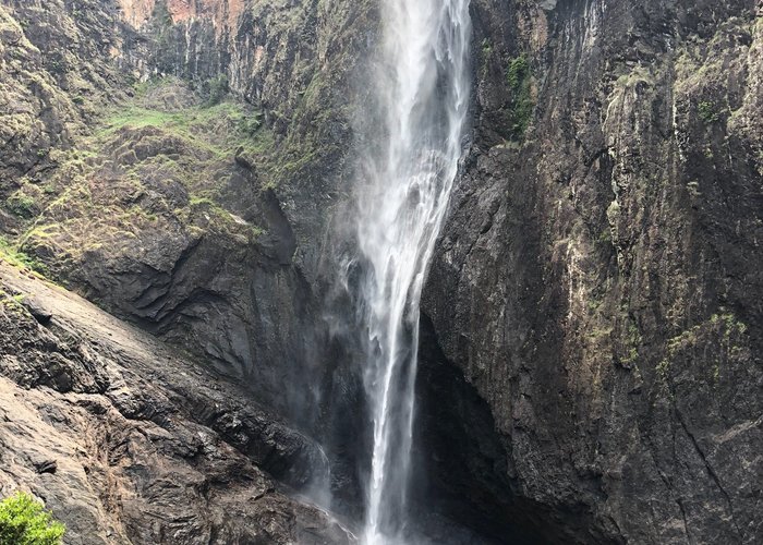 The beautiful Wallaman Falls 😍
