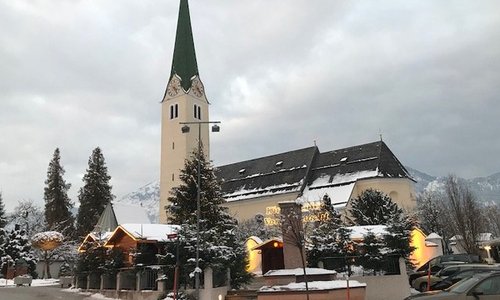 Kostel vedle gasthofu