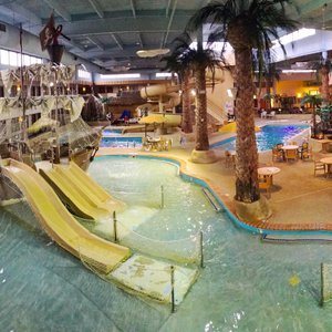 RAMADA BY WYNDHAM SIOUX FALLS AIRPORT-WATERPARK & EVENT CTR - Updated ...