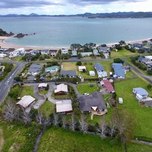 Whangaumu Bay