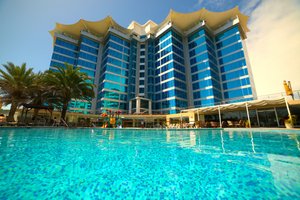 Piscina y playa