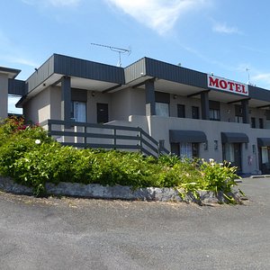 Motel Front