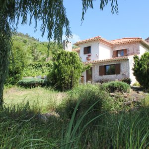 Front view of the cottage-apartment Casa Antiga