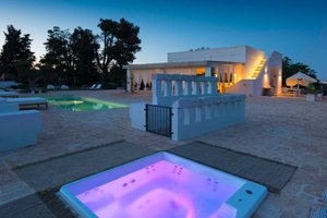 Pool & Beach