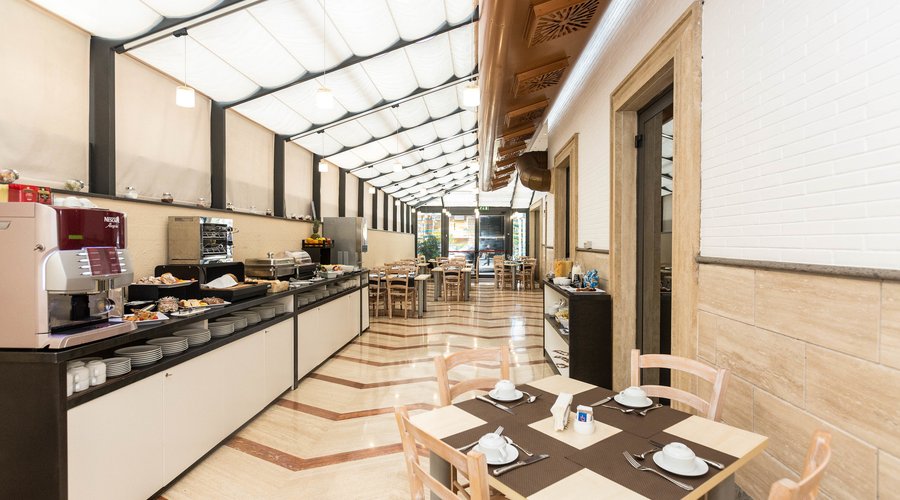 Restaurant and Breakfast Room at the Smooth Hotel Rome West