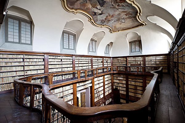 Biblioteca Comunale Laudense image
