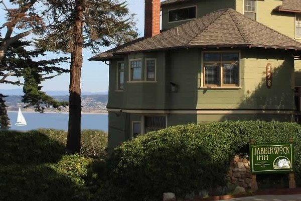 Jabberwock Inn, overlooking the Monterey Bay! Enjoy full breakfast, wine hour, walk to Cannery R