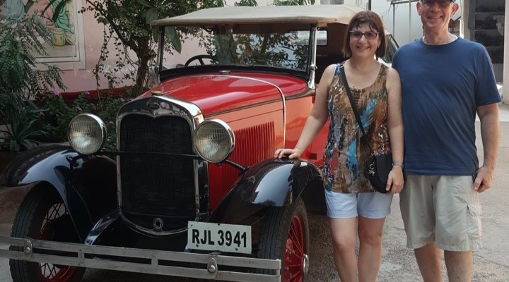 Clients with a Vintage car visit our factory. 