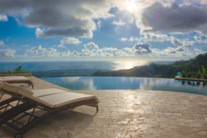 Pool & Beach
