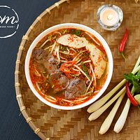 Vietnamesische Reisnudelsuppe nach der Art von Hue