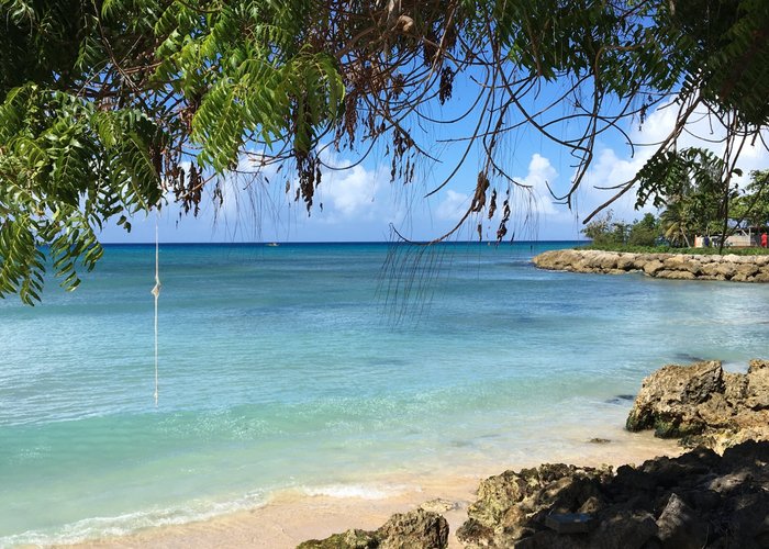 belle plage de sable blanc
