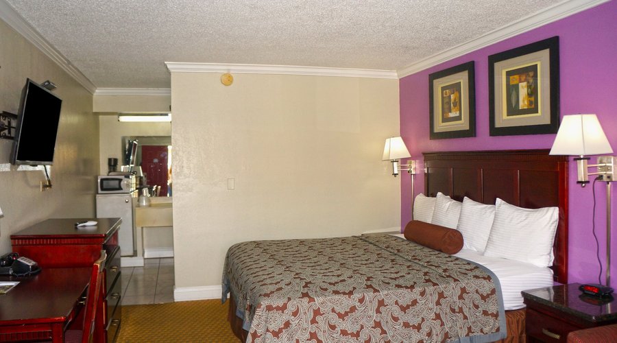 One King Bed Deluxe Accessible