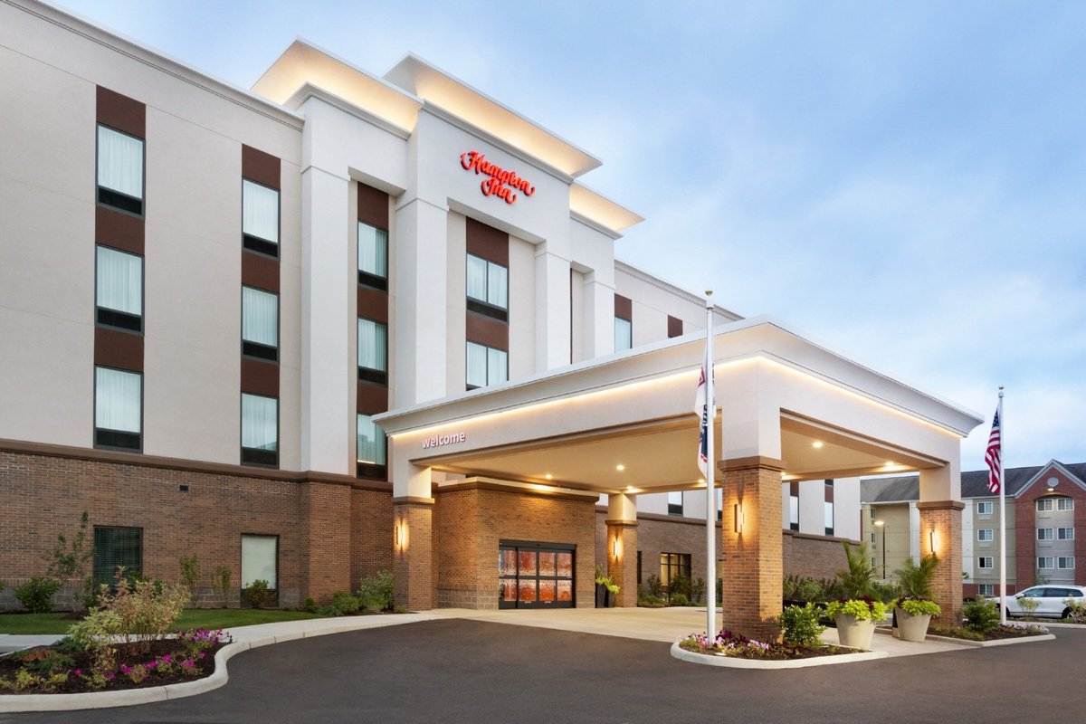 THE 10 CLOSEST Hotels to Hopkins Intl Airport (CLE)