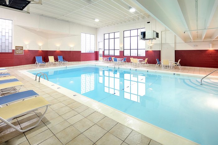 Cburg Inn & Suites Pool: Pictures & Reviews - Tripadvisor