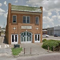Street facade of the OId Firehouse Museum