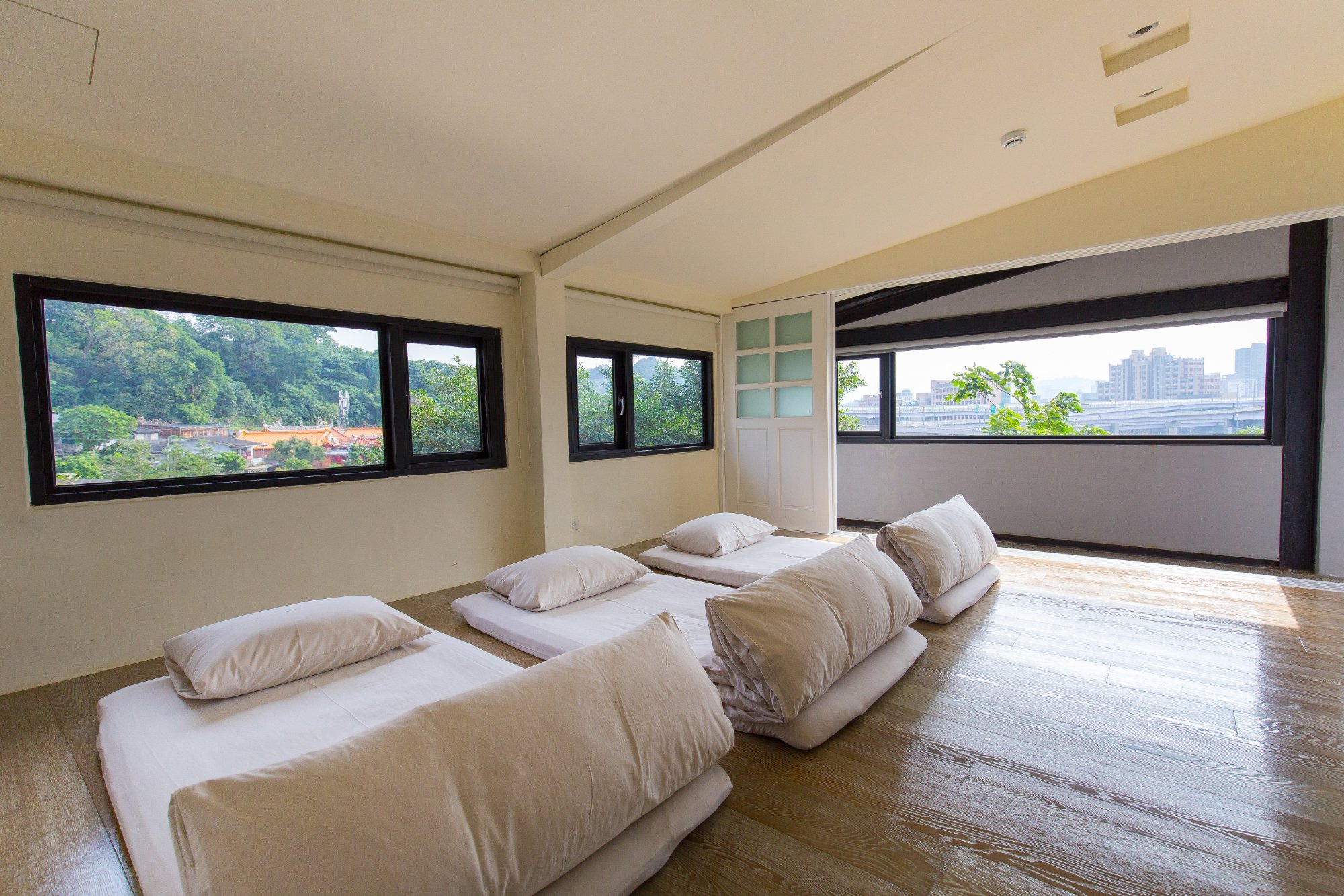 Attic Treasure Hill Traveler's Hostel by null