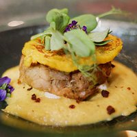Cachapa en 2 tiempos: Pernil jugoso, queso ahumado en casa, cremoso de maíz...