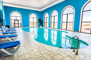 Pool & Beach